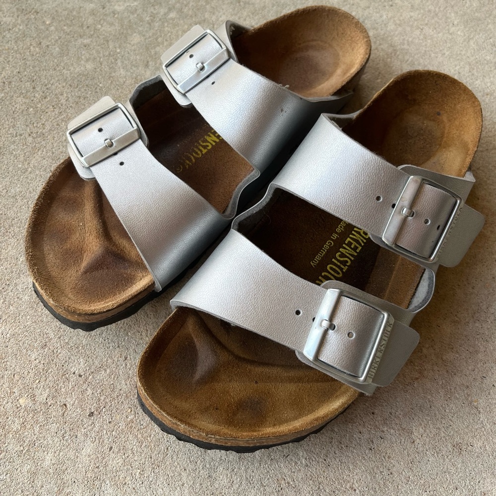 🚫SOLD…Birkenstock Arizona Metallic Silver Sandals Sz 8 / 39